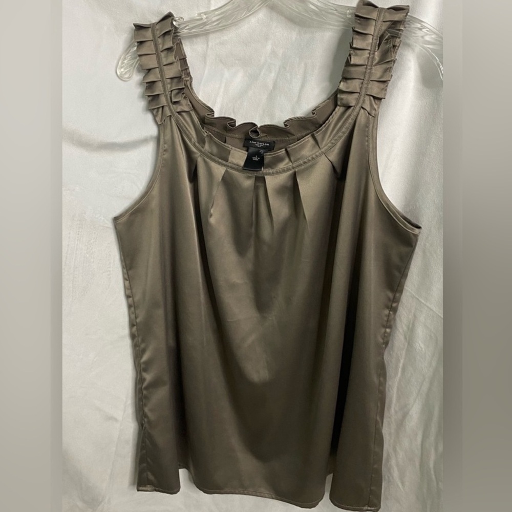 ANN TAYLOR-  sleeveless top Size L